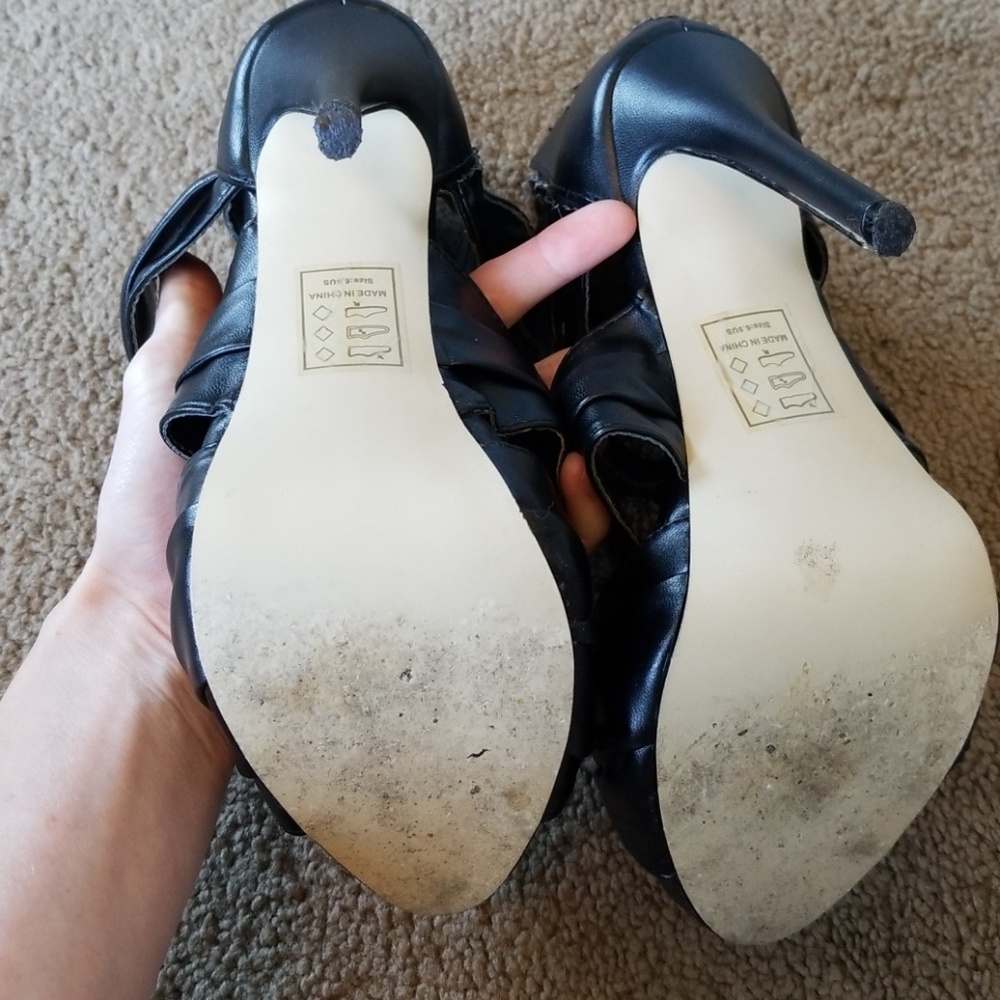 Heels - Picture 3 of 4
